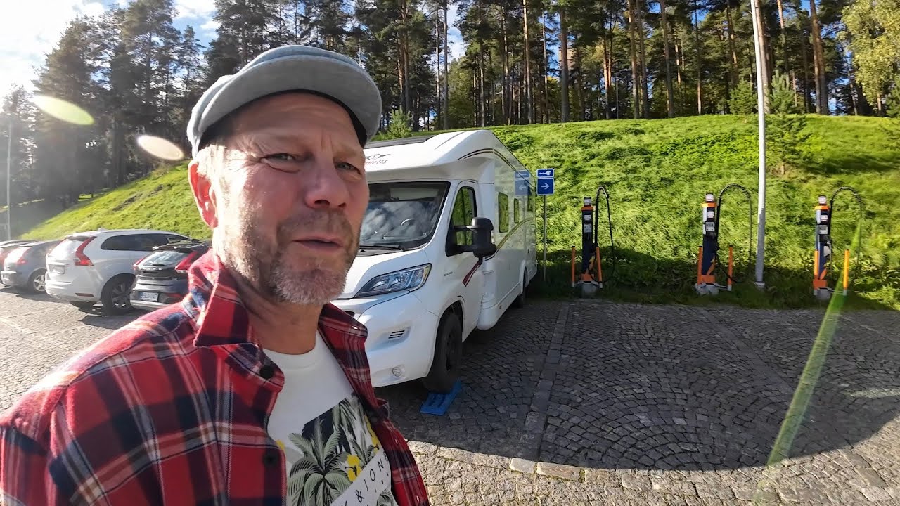 Jokivarsien puskaparkeista Jyväskylän ja Joensuun keskustoihin. Arin matka vetelee viimeisiä.