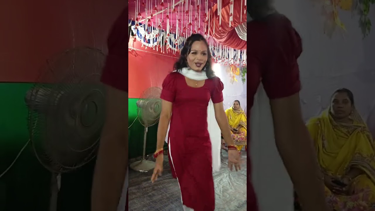 অসাধারণ নাচ হচ্ছে