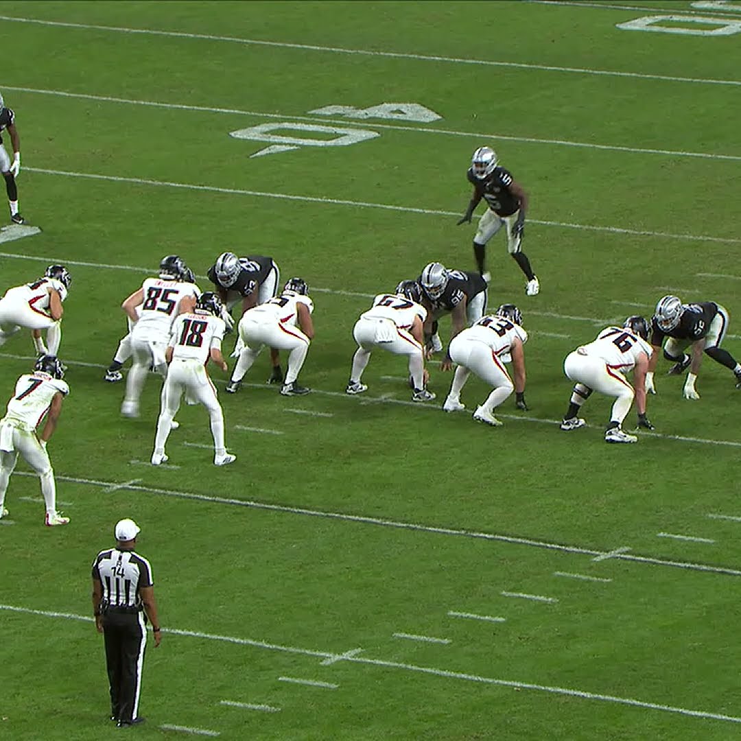 Bijan Robinson rushes for a 29-yard Gain vs. Las Vegas Raiders