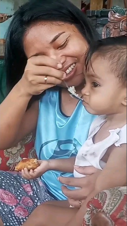 BAYI MAKAN NASI LUCU BANGET#shorts#bayimakan#bayilucu #makan #bayi #anak #ibu #lucu #kesabaran