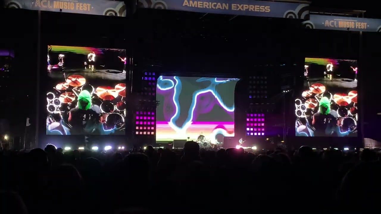Red Hot Chili Peppers Universally Speaking Clip ACL Festival 10.16.