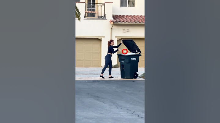 Her stalker is back 😳😂