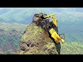 Dangerous big excavators working fails