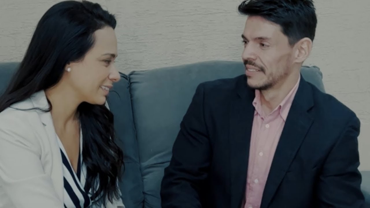 Milionária pede a um vendedor de flores que seja seu noivo,mas não esperava que isso fosse acontecer