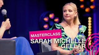 De Buffy contre les vampires à Wolf Pack... La masterclass de SARAH MICHELLE GELLAR à CANNESERIES