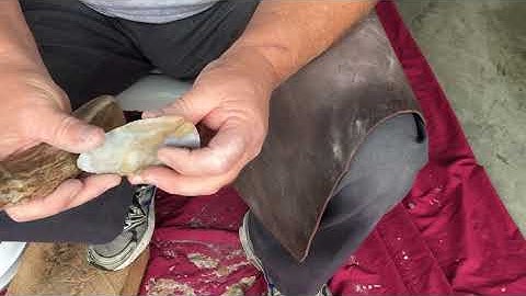 Flintknapping a Flint Ridge biface 3/6