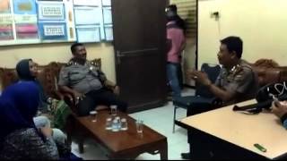 Kapolsek AKP Bukhari Agam Cut Memberi Petunjuk Kepada warga Nisam Antara Terkait Penahanan Juanda 3