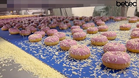 Innovative Sprinkler machine for Exquisitely Embellished Treats.