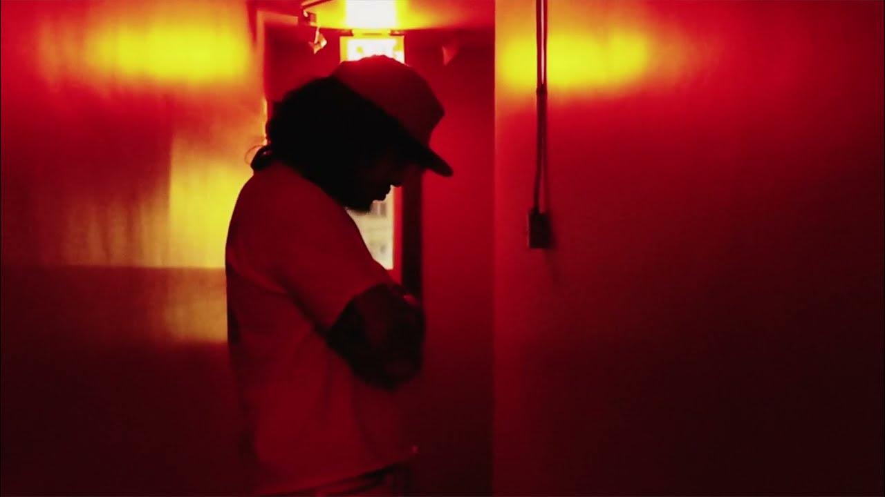 Enough логотип. Ларошфуко афоризмы. Обои на рабочий стол фразы. Give картинка. Рука бога фото.