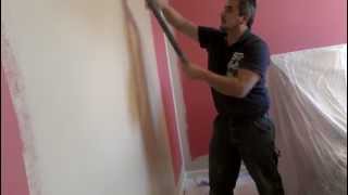 Cómo pintar una pared oscura de un color más claro
