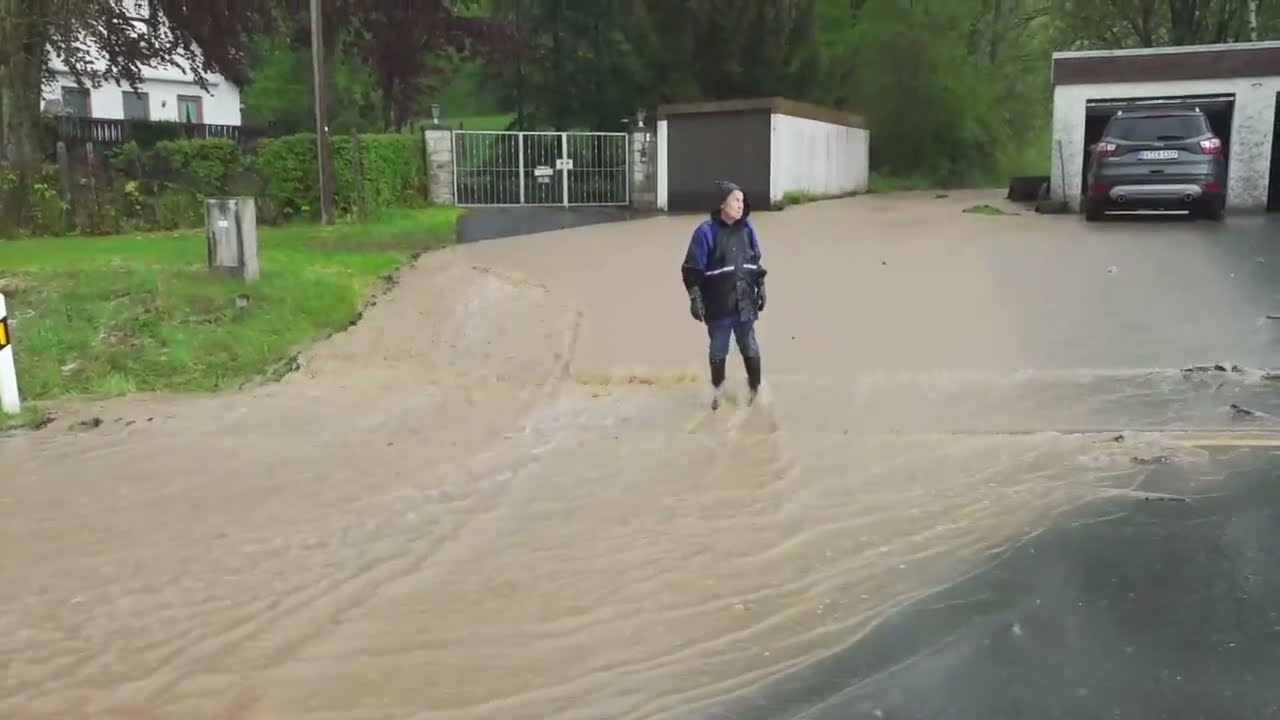 Starkregen und Hagel: Unwetterfront trifft Stegaurach!
