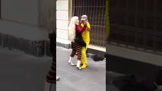 Dansa Sama Boneka, Gokil Edan