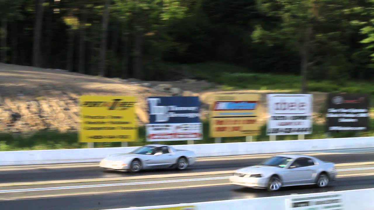 Chevrolet Corvette Z06 vs Ford Mustang