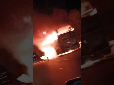 احتراق حافلة نقل المسافرين في طريق السريع عين الدفلى 