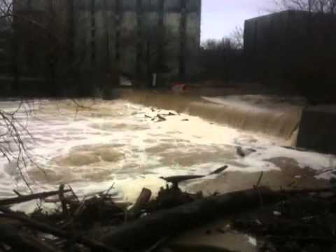 PICKUP TRUCK GOES OVER DAM IN FLOOD RESCUE SALT RIVER LAWRENCEBURG KY