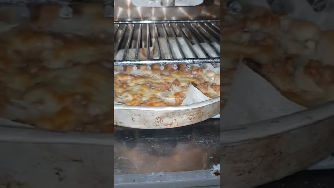 pizza in cottura nel forno del termocamino Genius combinato legna pellet  nocciolino - YouTube