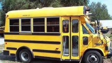 ASL Gateway: Videos:Restaurant/Refer to/Traditional/Way/Bus/Truck/Van/Car