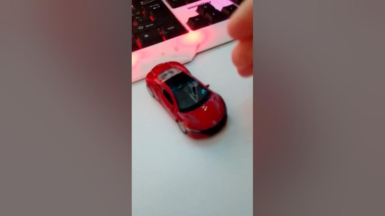 красный богач снимает реакцию на видео маквина "маквин пытается ...
