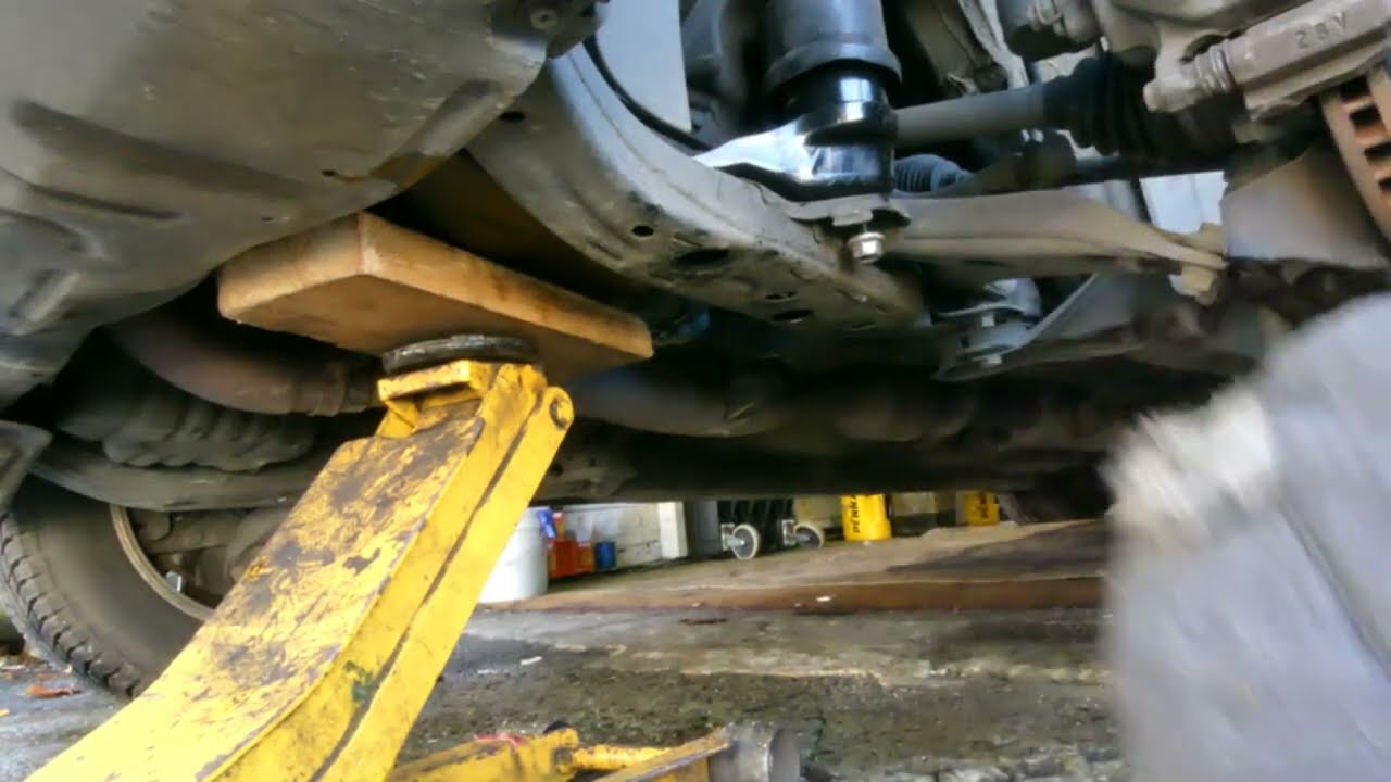 Замена опоры коробки передач Toyota Camry 2003 года