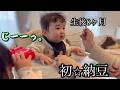 初めての納豆ご飯もぱちくり姉ちゃんで気が紛れる8ヶ月児/It was my first time eating natto, but my sister made me laugh.