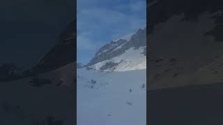 نجوت من انهيار ثلجي بمعجزة في جبال سويسرا