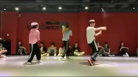 Zhang Junhao dance Maria😍