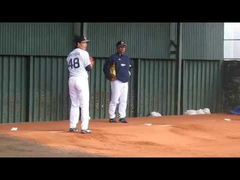 ピッチング練習をする齋藤綱記投手（#48）。オリックスキャンプ2015