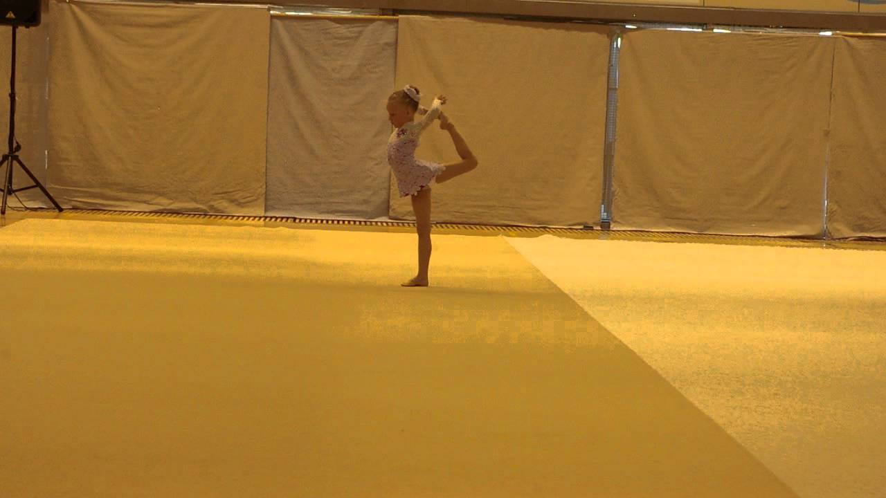 Riin-Rosanna vabakava võimlemisklubi KIRKE kevadkontserdil 2012