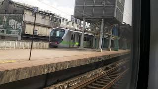 4022次EMU606+EMU607連號連掛連動聯運轉加速王區間快車，(汐科站→五堵站路程景)，和1134次新竹發車經由西部幹線開往基隆的銀綠色微笑號EMU900型十輛一編組EMU901車王區間車