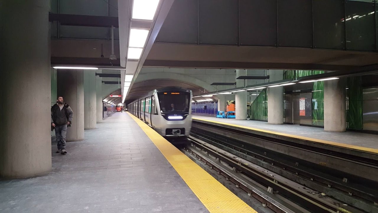 Sortie du métro de Montréal STM pour fêter le 50e anniversaire STM