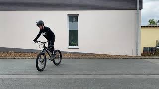 Double footjam tailwhip and downside whip