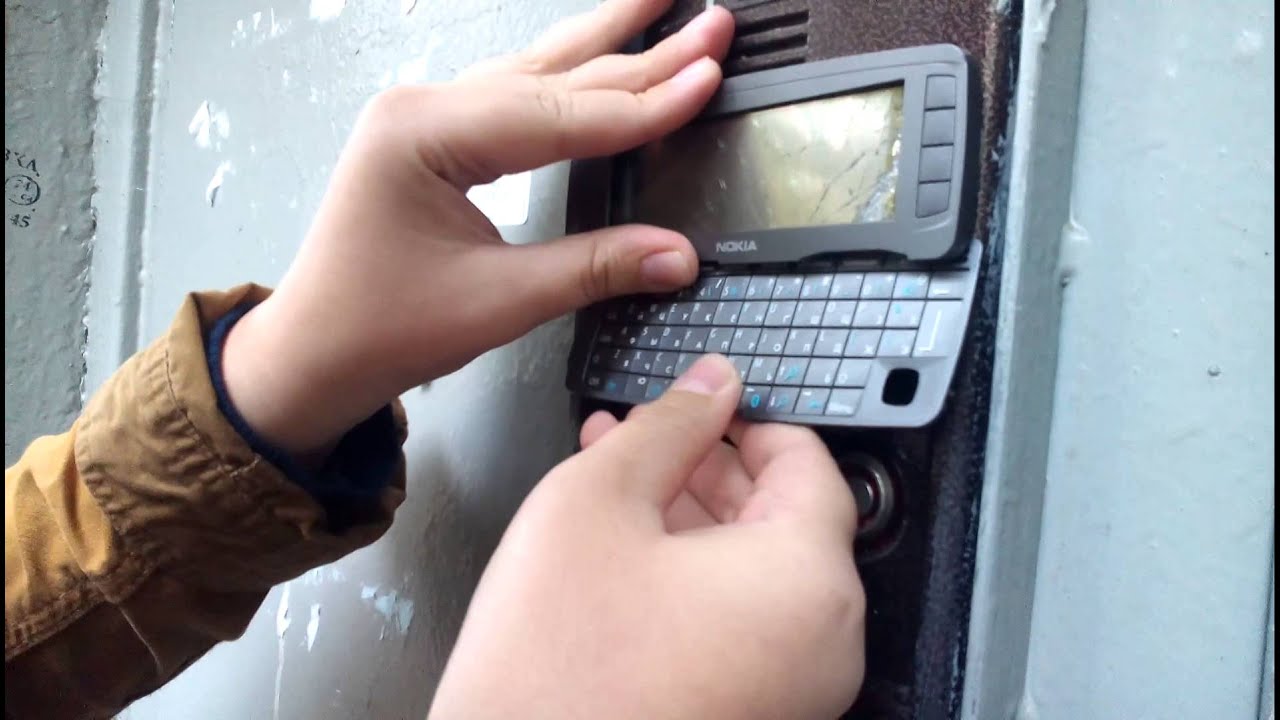 Взламывание двери с помощью мусора - YouTube