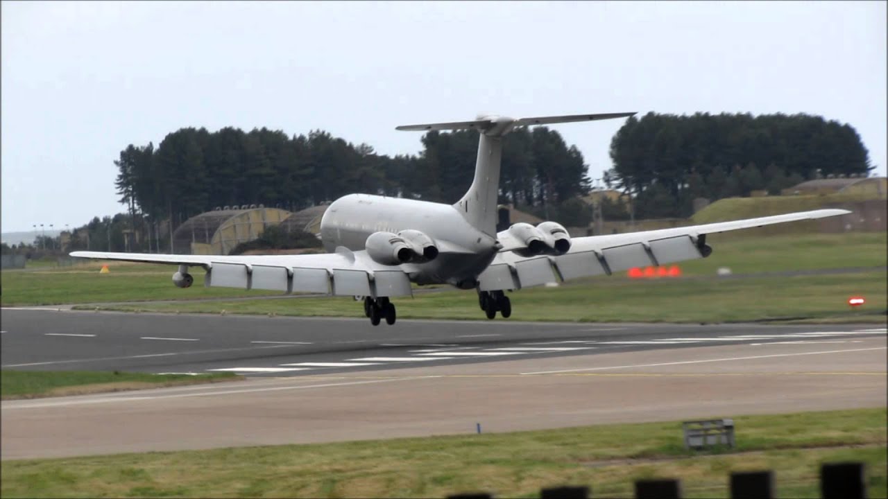 RAF 101 Sqn Vickers VC-10 K3 ZA147/F landing at Leuchars for the 2013 Leuchars Airshow