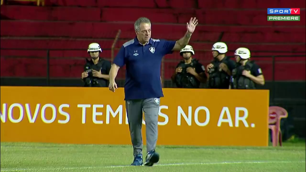 ABEL BRAGA   Olha s como a torcida adversria recebeu tcnico que perdeu filho