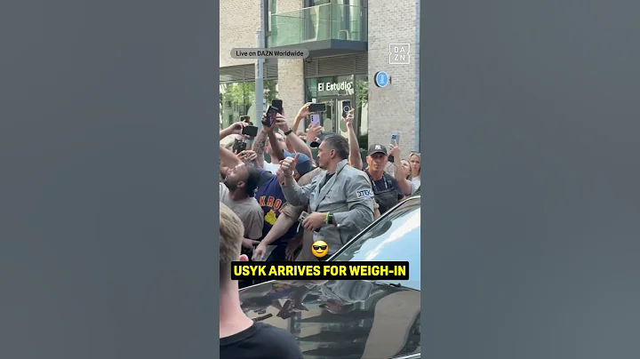 Oleksandr Usyk arrives in Rolls Royce 🔥 #shorts