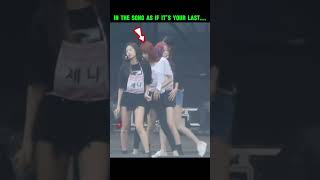 doesn't want Rosé to lie on the wet floor!! 🥹❤️  #blackpink #jisoo #rosé   #lisa #jennie