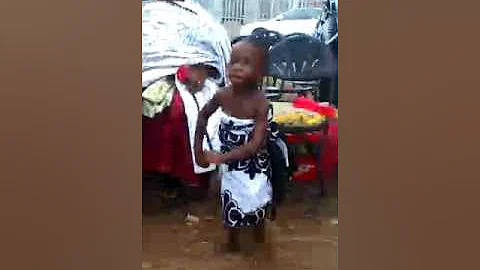 Little girl dance Adowa