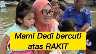 Mami Dedi Bercuti Atas Rakit