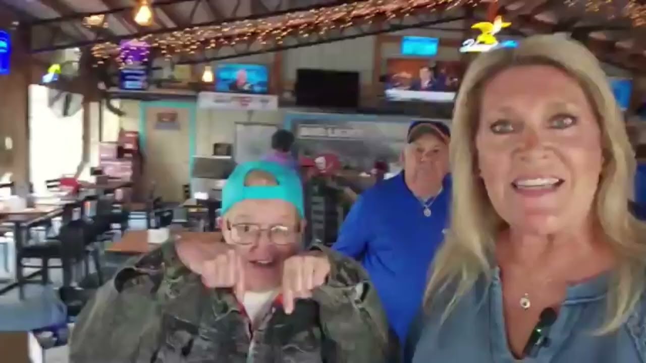 It's a Monday night in Hernando Beach with the Nature Coast Parrot Head Club.