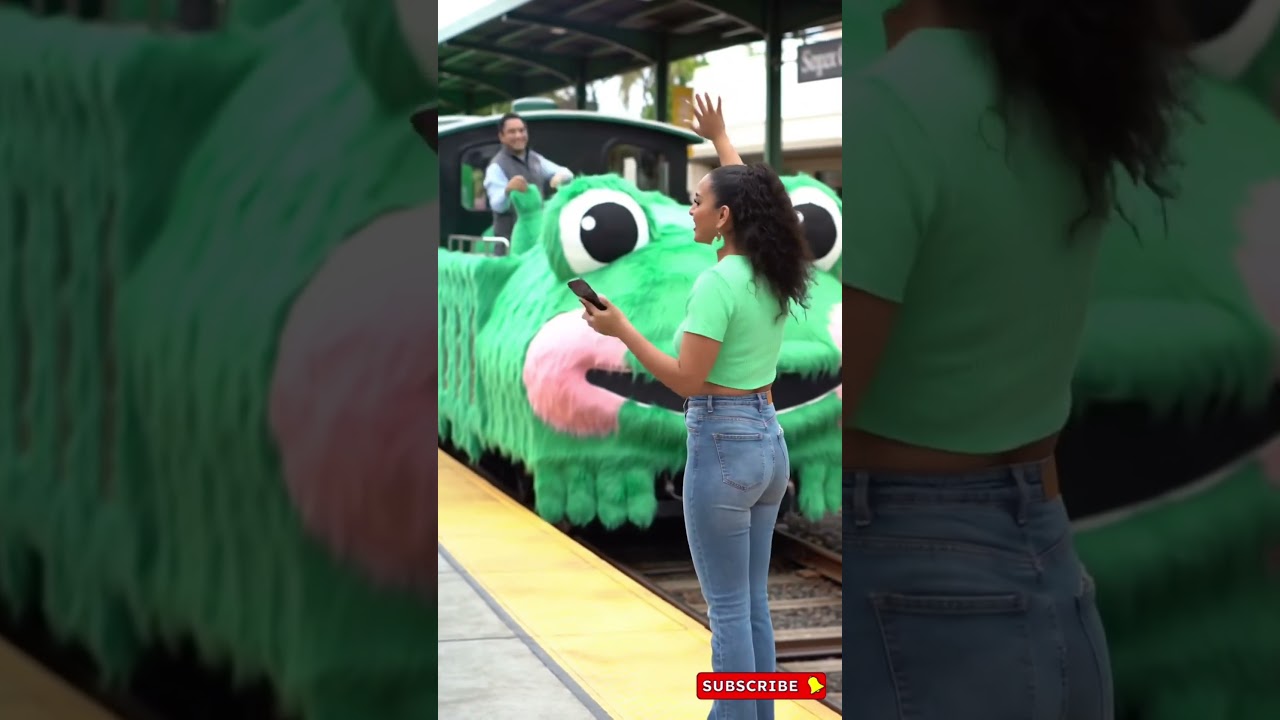 look! There's a cute frog-themed train. Would you like to ride this adorable train? 
