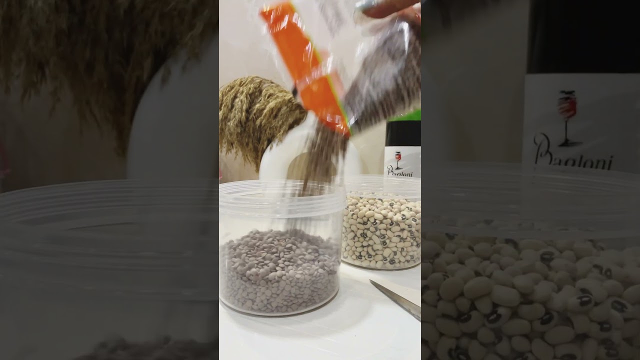 Kitchen containers by easy lock 