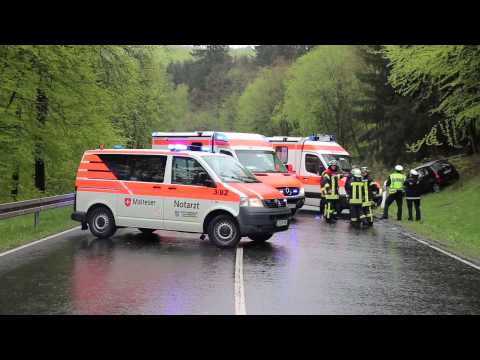 zwei 20 jahrige bei unfall auf b275 schwer verletzt wiesbaden112 de