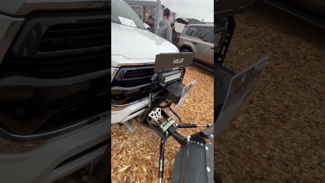 Снегоуборочный отвал с гидравлическим приводом для вашего внедорожника.Выставка Maxpo 2025,Финляндия