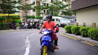 Singapore, walking in Rivervale Crescent