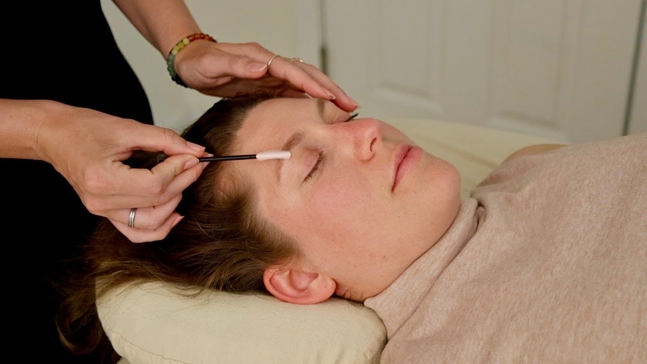 ASMR | Face Tracing, Micro Attention Spoolie & Hair Play with @ChilibASMR ✨ W & W/O Music (Whisper)