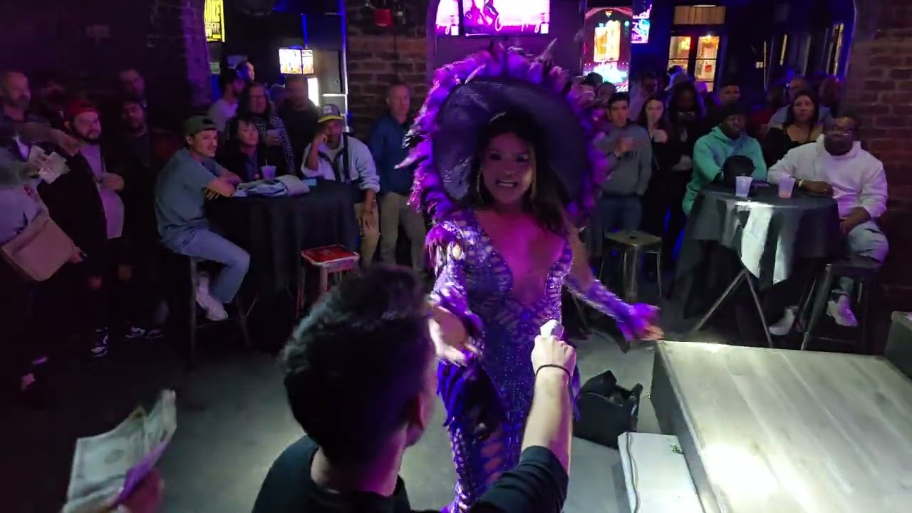 Connie Hung Stuns with a Muni Long Mix at Oz on Bourbon 💜❤️💜!!