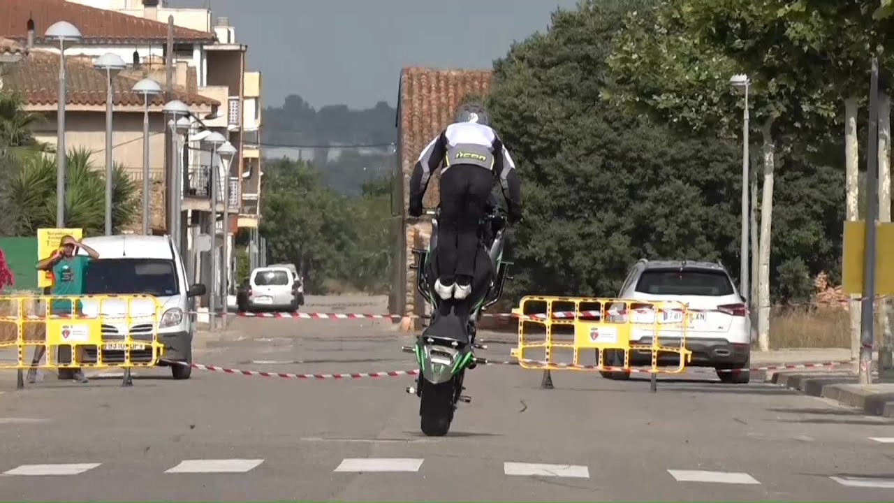 Santa Bàrbara gaudeix d'una exhibició d'acrobàcies de moto en el marc de les Jornades Esportives