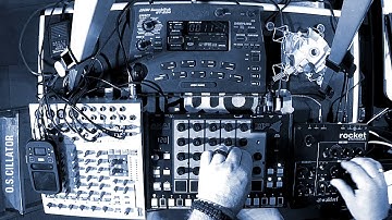 Drone Jam: Akai Rhythm Wolf as sequencer for Waldorf Rocket