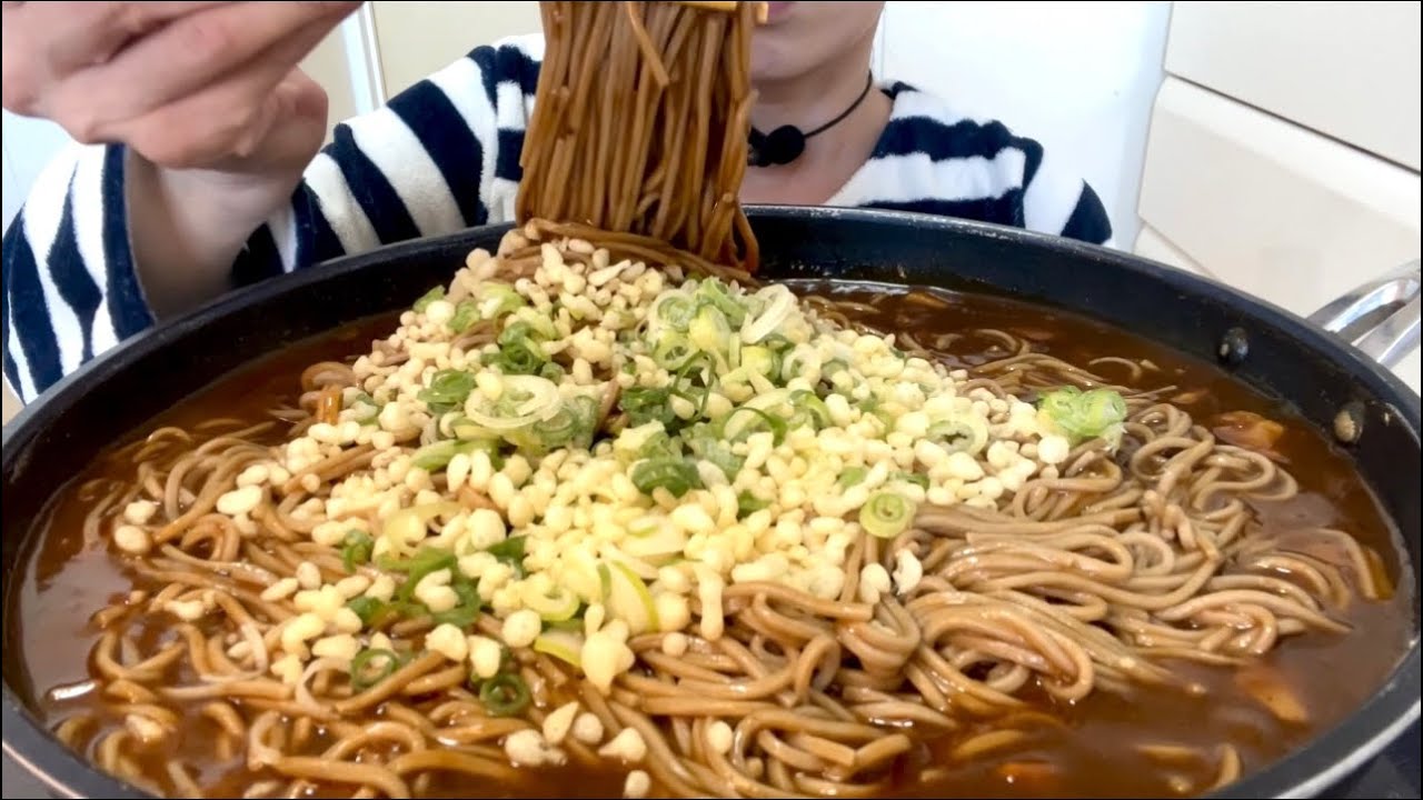 【ASMR，咀嚼音】Curry Buckwheat Noodle！カレー蕎麦！