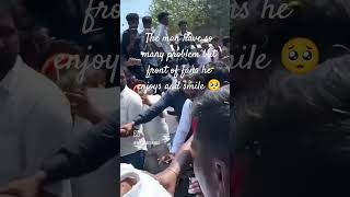 The man have so many problem but front of fans he enjoys and smile 🥺 the man thalapathy